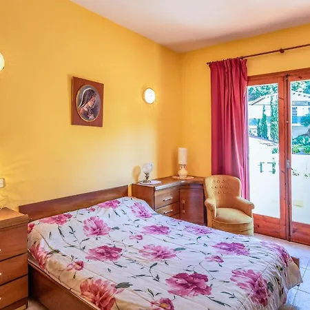 Nice In With 2 Bedrooms&outdoor Swimming Pool Vakantiehuis
