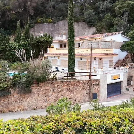 Nice In With 2 Bedrooms And Outdoor Swimming Pool Hébergement de vacances