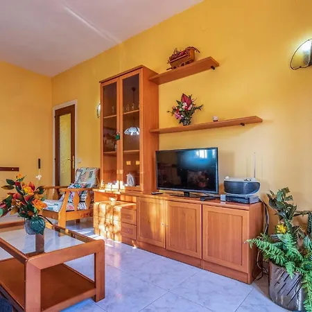 Nice In With 2 Bedrooms And Outdoor Swimming Pool *